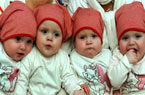 德國四胞胎女嬰集體賣萌