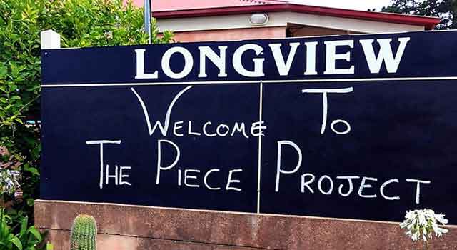 Longview酒庄位于澳大利亚重要的清凉气候酒区阿德莱德山，是一家家族经营式酒庄。绝佳的地理位置、迤逦的自然风光以及丰富多彩的艺术文化组合，为向往澳大利亚浪漫品酒之旅的人们提供了一个舒适又别致的世外桃源。