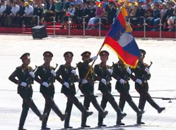 老挝人民军代表队接受检阅