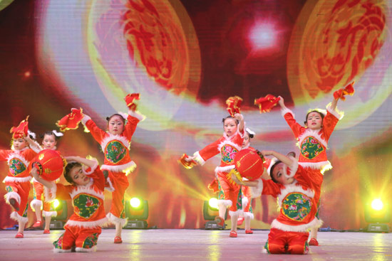 第九届中国民间春晚在京举行 众星齐聚
