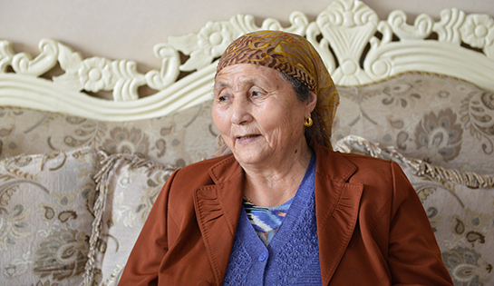  						《五十六個民族兒女寄語十九大》						維吾爾族：讓民族團結代代相傳
