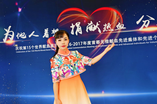 青年歌唱家王二妮