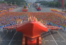 ��ף���й�����70����Ⱥ�����У����л���Ů������