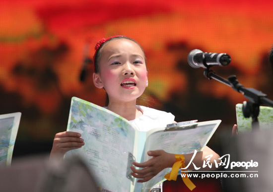 《汶川情·中华魂》朗诵会:成都小学生朗诵