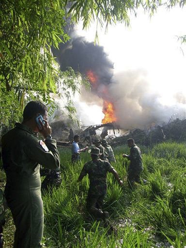印尼一架军用运输机坠毁 到少98人遇难--人民