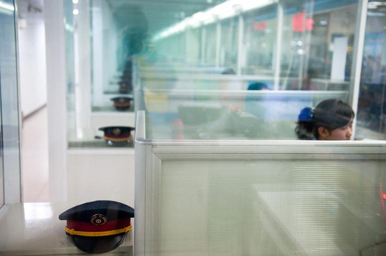 北京西客站迎来春运返乡高潮 (7)--人民电视--人