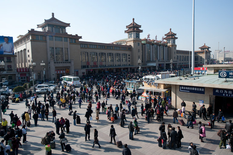 北京站迎来第二轮春运客流高峰