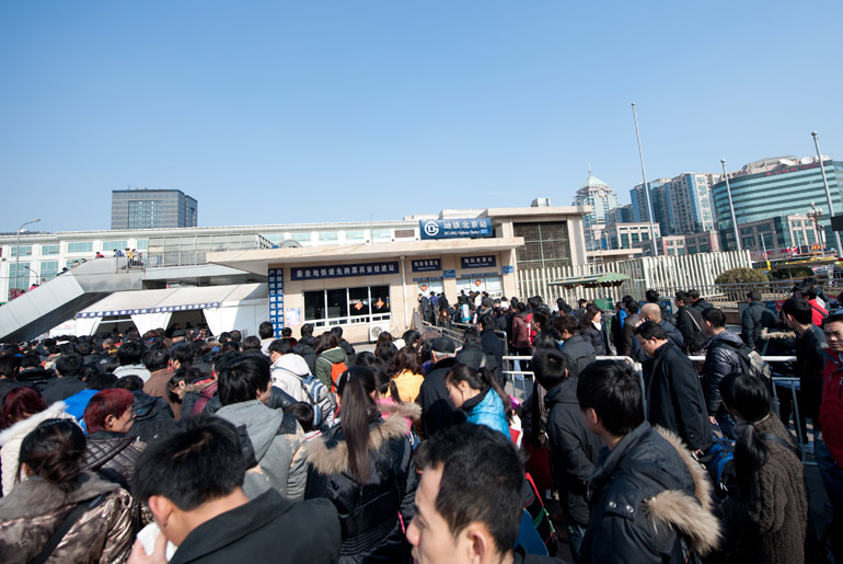 北京站迎来第二轮春运客流高峰 (3)