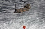 日直升机对核电站洒水降温