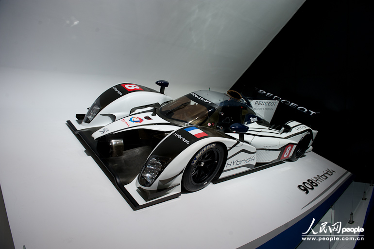 车展媒体日:限量车订购一空 车模助力展会星光