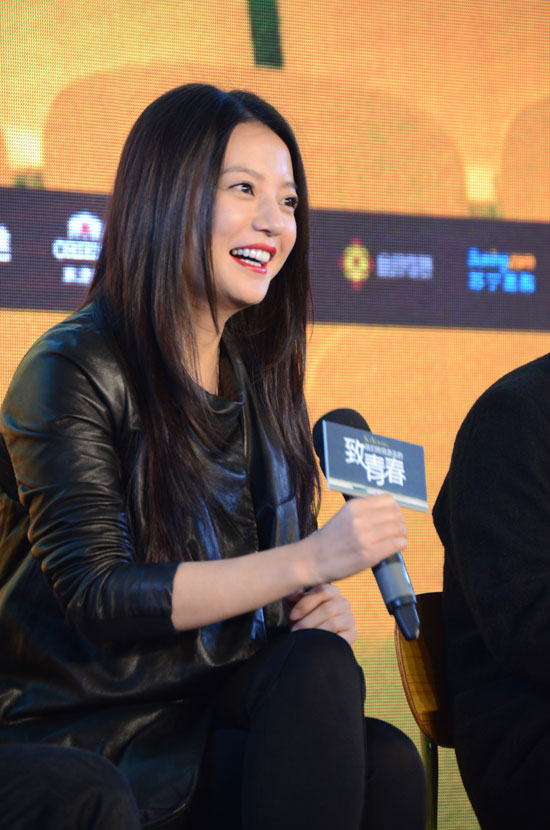 赵薇亮相发布会现场.
